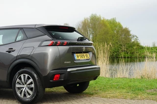 Peugeot 2008 Peugeot 2008 1.2 PureTech Active Pack - Gris Platinium - Carplay/Nav/Cruise - afbeelding nr 10