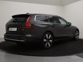 Volvo V60 Volvo V60 T6 PLUG-IN HYBRID ESSENTIAL EDITION 19INCH GETINT GLAS STOELVERW - afbeelding nr 3