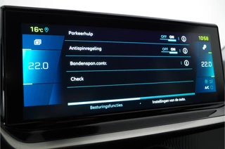 Peugeot e-2008 Peugeot e-2008 EV Allure Pack 50 kWh > 3D cockpit/Keyless entry/camera/17inch/dakrails - afbeelding nr 22