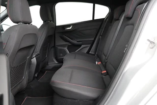 Ford Focus Ford Focus 1.0 EcoBoost ST Line X | Stoel & stuurverwarming |  Trekhaak | Adaptive cruise | Full LED | Carplay | Navigatie | Keyless - afbeelding nr 6