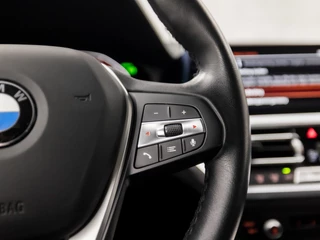 BMW 3 Serie BMW 3 Serie Touring 320i Sportline Shadow 184Pk Automaat (APPLE CARPLAY, GROOT NAVI, CAMERA, LEDER, ADAPTIVE CRUISE, SFEERVERLICHTING, SPORTSTOELEN, HIFI, TREKHAAK ELEKTRISCH, GETINT GLAS, NIEUWSTAAT) - afbeelding nr 21