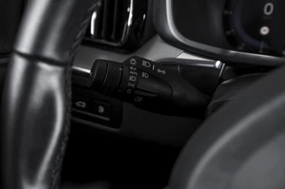 Volvo XC60 Volvo XC60 2.0 T6 Plug-in hybrid AWD Plus Dark | S/K-Panodak | Dig. Cockpit | Adapt. Cruise | Memory Stoelen | Elek. Klep | Stoel-+stuurverw. | 360 Camera | Harman/Kardon | NAV+App. Connect | LM 19