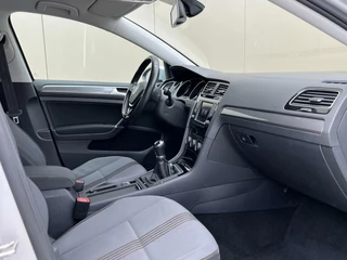 Volkswagen Golf Volkswagen Golf 1.2 TSI 110pk Allstar | keyless | camera | clima - afbeelding nr 31
