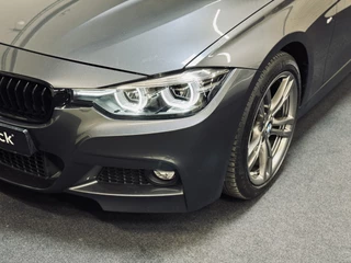 BMW 3 Serie BMW 3 Serie Touring 320i Edition M-Sport | Leder | NaviProf | CarPlay - afbeelding nr 31