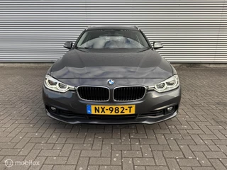 BMW 3 Serie BMW 3-serie Touring 318i Executive | Trekhaak | Navi | Automatische achterklep | - afbeelding nr 2