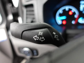 Ford Transit Custom Ford Transit Custom 300 2.0 TDCI 130pk L2H1 Trend Automaat Airco Navigatie Cruise control Camera Parkeersensoren Trekhaak Betimmering Laadruimte - afbeelding nr 17