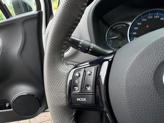 Toyota Yaris Toyota Yaris 1.5 Hybrid Dynamic Bi-Tone HYBRID / 1E EIGENAAR / STOELVERWARMING / CAMERA / LMV / NL AUTO / DEALER ONDERHOUDEN - afbeelding nr 15
