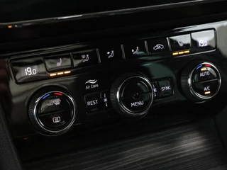Škoda Superb Skoda Superb 1.4 TSI iV Business Edition Plus | Panoramadak |  Virtual Cockpit | Stoelverwarming | Camera | Carplay | Full LED | Memory | Navigatie | Parkeerhulp - afbeelding nr 10