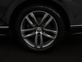 Volkswagen Passat Volkswagen Passat Variant 1.5 TSI HL Bns R | Panoramadak | Leder | Keyless |  Stoelverwarming | Carplay | Adaptive Cruise | Elektrische achterklep - afbeelding nr 34