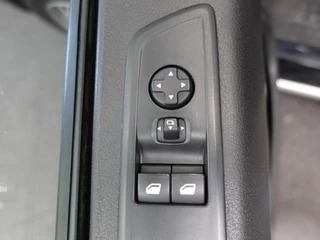 Opel Vivaro Opel Vivaro 2.0 CDTI 145PK L3 Automaat Navigatie Carplay Trekhaak Sidebars Airco Cruise control - afbeelding nr 10