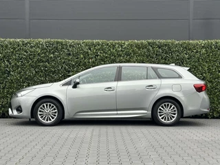 Toyota Avensis Toyota Avensis Touring Sports 1.6 VVT-i Aspiration, NL AUTO, NAP, CRUISE, NAVI, ECC-AIRCO, CAMERA, TREKHAAK, LICHTMETAAL 16