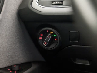 SEAT Leon SEAT Leon ST 1.5 TSI Sport 150Pk Automaat (NAVIGATIE, CLIMATE, CAMERA, KEYLESS, SPORTSTOELEN, TREKHAAK, PARKEERSENSOREN, CRUISE, NIEUWSTAAT) - afbeelding nr 22