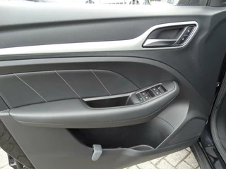 MG ZS EV MG ZS EV Luxury 45 kWh Panoramadak / Leder / Carplay - afbeelding nr 17