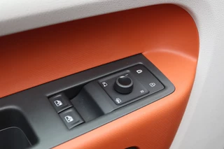 Volkswagen ID. Buzz IQ.Light/Elek. schuifdeuren+klep/Camera/Keyless/Acc/20