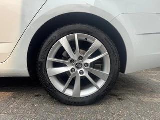 Škoda Octavia Škoda Octavia Combi 1.6 TDI Greentech Clever Edition Lichtmetalen velgen/Cruise Control/Parkeersensoren - afbeelding nr 42