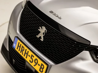 Peugeot 2008 Peugeot 2008 1.2 PureTech Sport Automaat (APPLE CARPLAY, GROOT NAVI, 360 CAMERA, LM VELGEN, SPORTSTOELEN, CRUISE, LANE ASSIST, NIEUWE APK, NIEUWSTAAT) - afbeelding nr 31