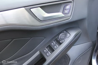 Ford Focus Ford Focus Wagon 1.0 EcoBoost Titanium Business 125 PK, Stuur/stoel verwarming, Pdc voor + achter, Full led, Keyless entry, Donkerglas, App connect, Cruise, Navi, Clima, 17 inch Lmv. - afbeelding nr 17
