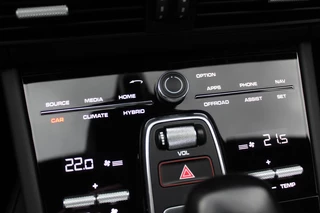 Porsche Cayenne Porsche Cayenne 3.0 E-Hybrid / Trekhaak / Panoramadak / 360Camera / Head-up / 21'' / Keyless / Bose / Sportchrono / Softclose / Stuurverwarming / Leder / Cruise Control - afbeelding nr 25