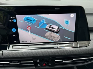 Volkswagen Golf Volkswagen Golf 1.5 eTSI R-Line Automaat | Panoramadak | LED | Black Style | Harman/Kardon HiFi | Achteruitrijcamera | Sfeerverlichting | Trekhaak afneembaar | Adaptieve cruise control | Parkeersensoren voor en achter - afbeelding nr 26