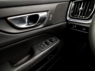 Volvo V60 Volvo V60 2.0 B3 Momentum Advantage 177Pk Automaat (APPLE CARPLAY, GROOT NAVI, ADAPTIVE CRUISE, STUUR/STOELVERWARMING, SPORTSTOELEN, PARKEERSENSOREN, NIEUWE APK, NIEUWSTAAT) - afbeelding nr 24