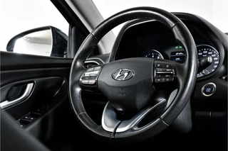 Hyundai i30 | Cruise | Camera | PDC | NAV + App. Connect | ECC | Afn. Trekhaak | LM 17