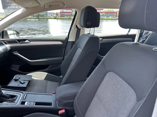 Volkswagen Passat Volkswagen Passat Variant 1.4 TSI ACT Highline Business R navi/camera airco/ecc apk - afbeelding nr 24