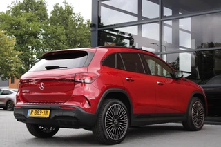 Mercedes-Benz EQA Mercedes EQA 250 AMG Line 67 kWh | Pano | Sportstoelen - afbeelding nr 3