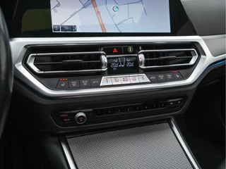 BMW 3 Serie BMW 3 Serie Touring 330e Business Edition Plus M-Sportpack (INCL-BTW) *PANO | VERNASCA-FULL-LEATHER | HEAD-UP | FULL-LED | DIGI-COCKPIT | NAVI-FULLMAP | HEATED-SPORTSEATS | HIFI-SOUND | CAMERA | AMBIENT-LIGHT | TOWBAR | 19''ALU* - afbeelding nr 14