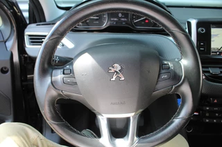 Peugeot 208 Clima Cruise Navi PDC LED 16