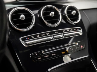 Mercedes-Benz C-Klasse 157Pk Automaat (SCHUIFDAK, NAVIGATIE, LEDER, STOELVERWARMING, SFEERVERLICHTING, ELEK SPORTSTOELEN, CRUISE, LED KOPLAMPEN, NIEUWE APK, NIEUWSTAAT) - afbeelding nr 10