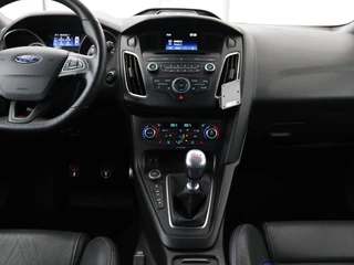 Ford Focus Ford Focus 2.0 ST-3 | Stoel & stuurverwarming |  Recaro sportstoelen | Xenon | Bluetooth | Climate control | Half leder | Cruise control - afbeelding nr 8