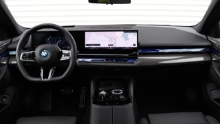 BMW 5 Serie BMW 5 Serie Touring 550e xDrive M-Sport Pro | Stoelventilatie | Bowers & Wilkins | M Onderstel Professional | Panormadak | Trekhaak - afbeelding nr 32