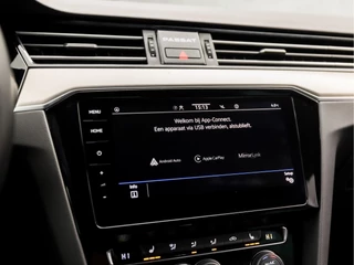 Volkswagen Passat 150Pk Automaat (PANORAMADAK, APPLE CARPLAY, DIGITAL COCKPIT, LUXE LEDEREN SPORTSTOELEN, 360 CAMERA, STOELVERWARMING, ZWART HEMEL, ADAPTIVE CRUISE, NIEUWSTAAT) - afbeelding nr 28