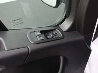 Renault Master Renault Master 2.3DCi 135PK L2H2 Work Edition | 2xSchuifdeur | Navigatie | Camera | 3-Persoons | Betimmering | Trekhaak - afbeelding nr 8