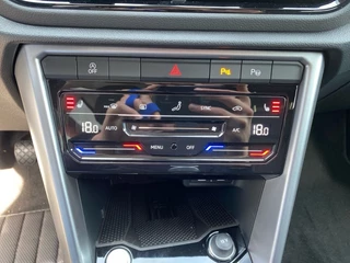 Volkswagen T-Roc Volkswagen T-Roc 1.0 TSI LIFE EDITION TREKHAAK/CAMERA/ACC/CARPLAY/STOELVERW/KEYLESS - afbeelding nr 19