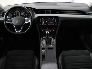 Volkswagen Passat Volkswagen Passat 1.4 TSI GTE | Stoel & stuurverwarming | Camera | Carplay | Trekhaak | Adaptive cruise | Standkachel | Navigatie | Full LED - afbeelding nr 9