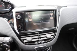 Peugeot 2008 Peugeot 2008 1.2 PureTech Allure. Navigatie, trekhaak, dealer onderhouden. - afbeelding nr 15