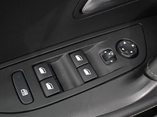 Peugeot 2008 Peugeot 2008 1.2 PureTech 130pk Automaat GT-Line Navigatie Apple Carplay/Android Auto Camera Parkeersensoren Ledverlichting Cruise Control Virtual Cockpit Climate Control Lichtmetalen velgen - afbeelding nr 12