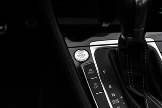 Volkswagen Golf Volkswagen Golf 1.5 TSI R-Line Pano / Camera / ACC - afbeelding nr 23