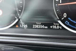 BMW 5 Serie BMW 520d Touring Luxury Mineralgrau Leder Pano HUD 360°Cam Comfortstoelen Keyless 18