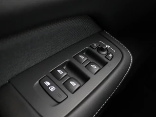 Volvo S60 Volvo S60 T6 PLUG-IN HYBRID LONG RANGE PLUS DARK SCHUIFDAK 19INCH HARMAN K - afbeelding nr 25