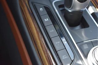 Maserati Levante | Luchtvering | Pano.dak | Camera | Keyless | DAB | Carplay | LED / Xenon | 20