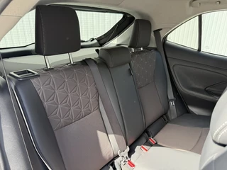 Toyota Yaris Toyota Yaris 1.5 Hyb. Executive PDC Navi 10 Jaar Garantie! - afbeelding nr 29