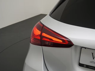 Mercedes-Benz A-Klasse Mercedes-Benz A-Klasse A180 AMG // Multibeam LED // Sfeerverlichting // Adaptief Onderstel // 19