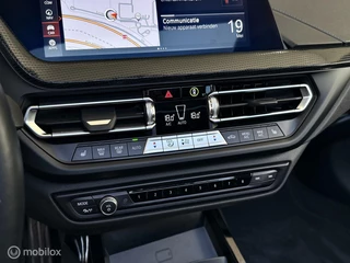 BMW 1 Serie BMW 1-serie M135i xDrive |Pano |HUD |H&K |Sfeer |Stuurverw. - afbeelding nr 28