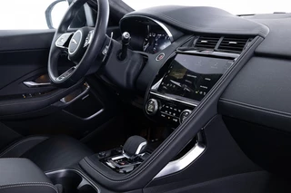 Jaguar E-PACE Jaguar E-PACE 1.5 P300e AWD R-Dynamic SE | LEDER | PANORAMADAK | Plug-in Hybrid - afbeelding nr 3