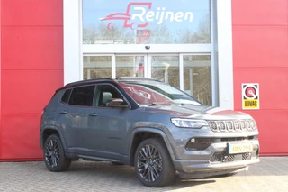 Jeep Compass Jeep Compass 4xe 240PK Plug-in Hybrid S | PANORAMISCH SCHUIF/KANTELDAK | ALPINE AUDIO SYSTEM | ELEKTRISCH VERSTELBARE VOORSTOELEN | 360° CAMERA | KEYLESS ENTRY/START | LEDEREN BEKLEDING | DRAADLOZE APPLE CARPLAY/ANDROID AUTO | NAVIGATIE | DODEHOEK DETECTIE | DRAADLOZE TELEFOONLADER | STOEL/STUUR VERWARMING | 19