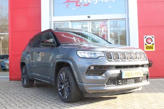 Jeep Compass Jeep Compass 4xe 240PK Plug-in Hybrid S | PANORAMISCH SCHUIF/KANTELDAK | ALPINE AUDIO SYSTEM | ELEKTRISCH VERSTELBARE VOORSTOELEN | 360° CAMERA | KEYLESS ENTRY/START | LEDEREN BEKLEDING | DRAADLOZE APPLE CARPLAY/ANDROID AUTO | NAVIGATIE | DODEHOEK DETECTIE | DRAADLOZE TELEFOONLADER | STOEL/STUUR VERWARMING | 19