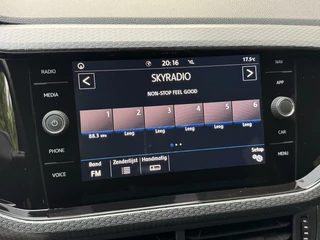 Volkswagen T-Cross Volkswagen T-Cross 1.0 TSI R-line Automaat | LED | Trekhaak |  Getint glas | Climate control | Cruise control adaptief | Lane assist | Dode hoek detectie | DAB | Navigatiesysteem | Inklapbare spiegels | Parkeersensoren voor en achter - afbeelding nr 15