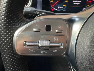 Mercedes-Benz A-Klasse Mercedes-Benz A-klasse 180 Business Solution AMG Pano Navi Clima Camera LED 19